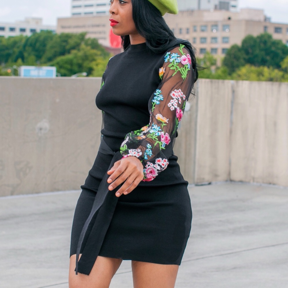 New Black knitted floral mesh balloon sleeves Viscose blend dress without belt
